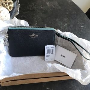 Coach so sassy cute Wristlet Wallet brand new 🖤